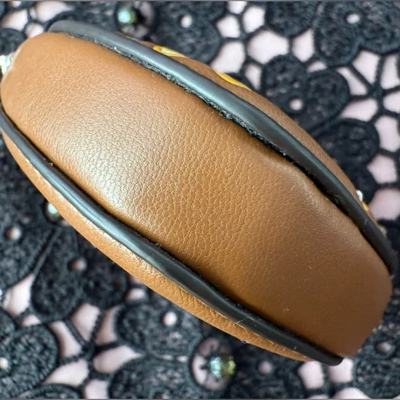 *SOLD* Kate Spade NYC Big Apple 3D Pretzel Coin Purse - Picture 7 of 13